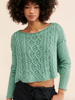 Free people green cable knit long sleeve cropped oversized sweater size XS